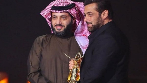 Salman get award in Dubai