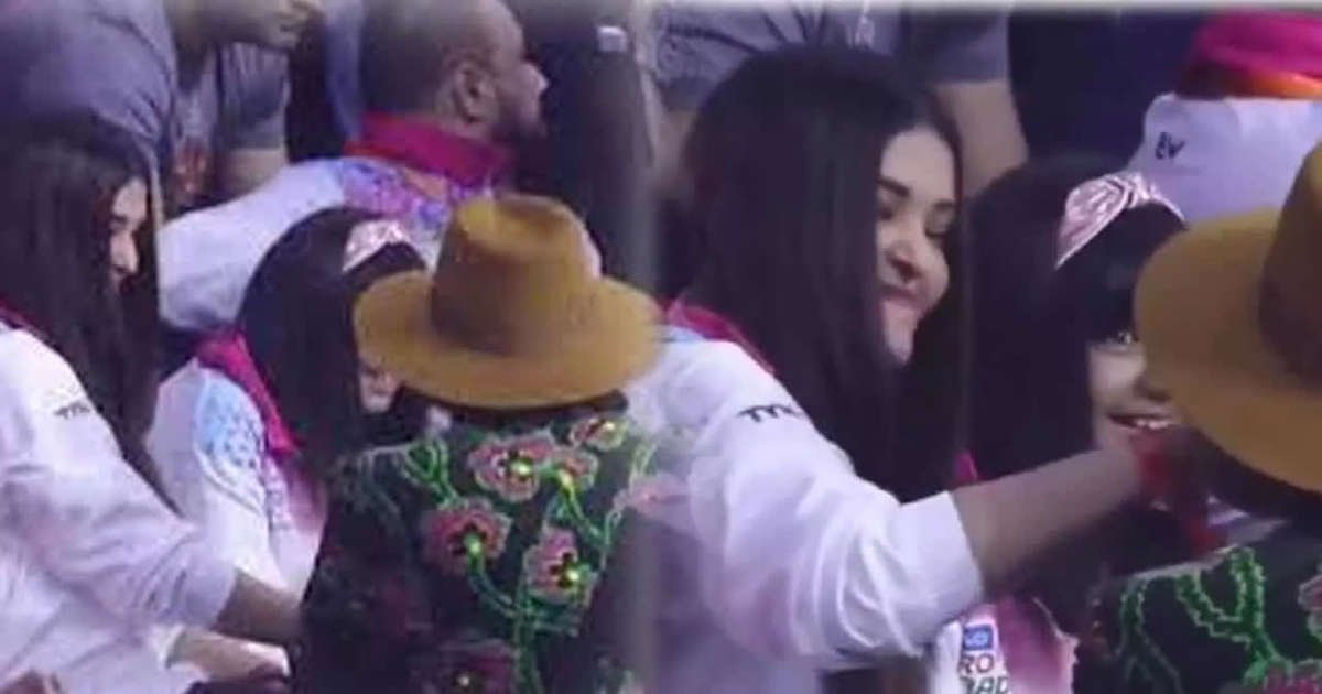 Ranveer kisses Aishwarya Rai Hand at kabaddi match