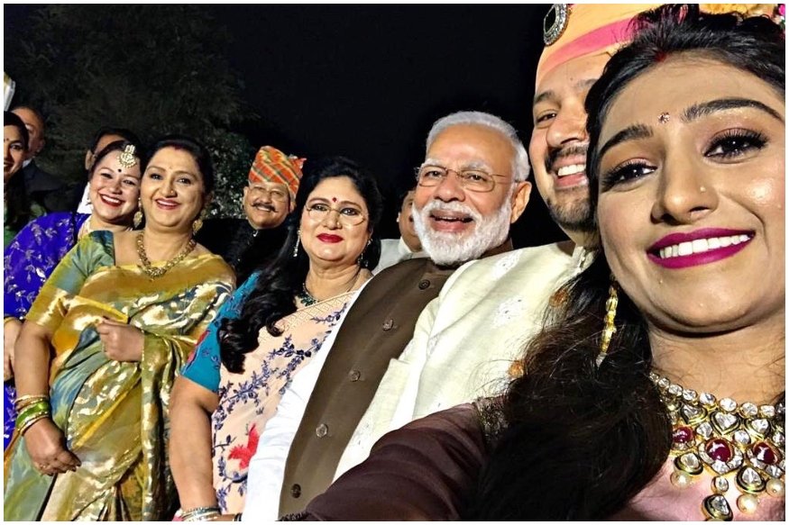 Mohena click selfie with PM Modi