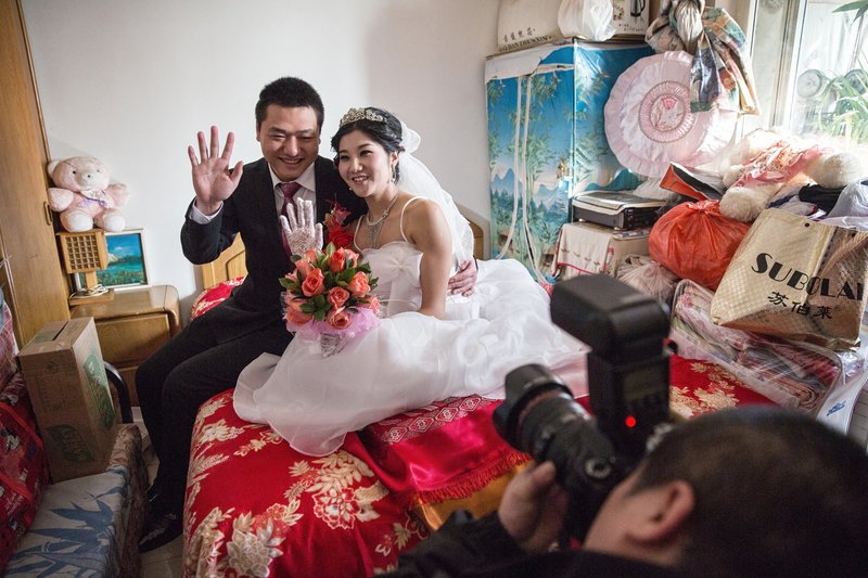 marriage session start in Wuhan after lock down