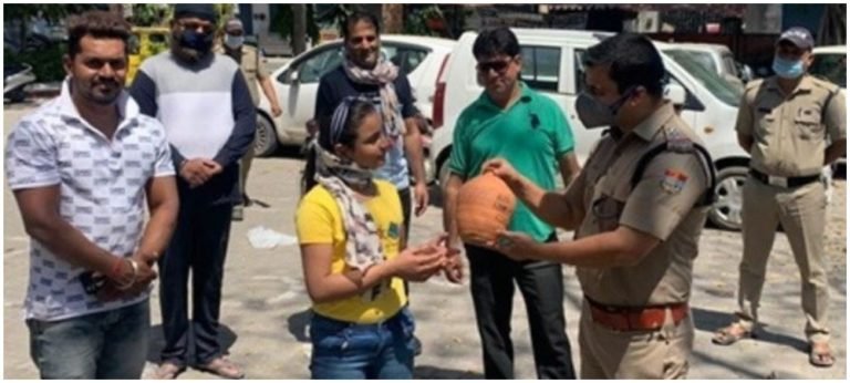 Girl give piggy bank to police to provide food to needy