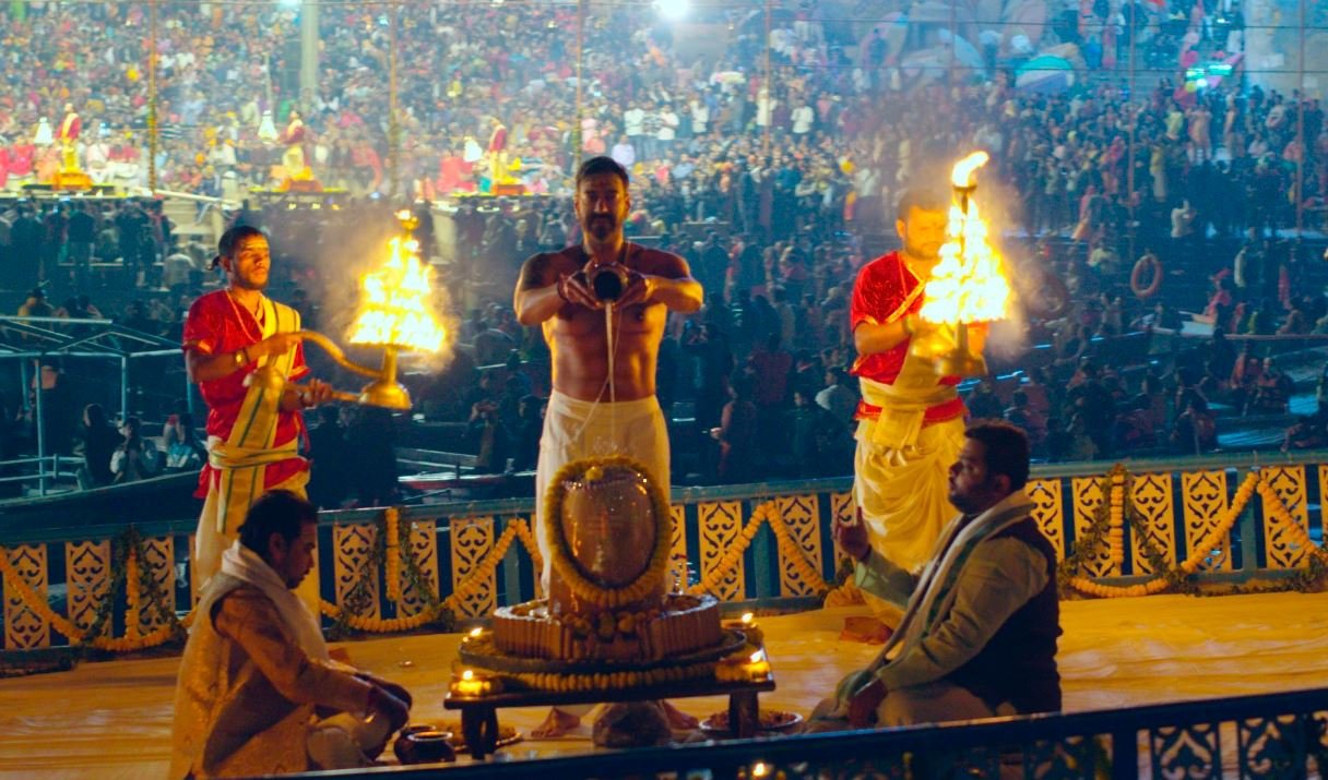 Ajay devgan performing Ganga Aarti