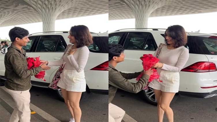 Sharaddha Kapoor Proposed By a Fan At Airport