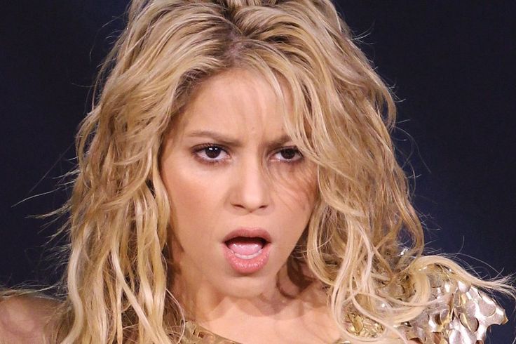 Shakira Angry On Fans in Club over Wrong Angle Videos